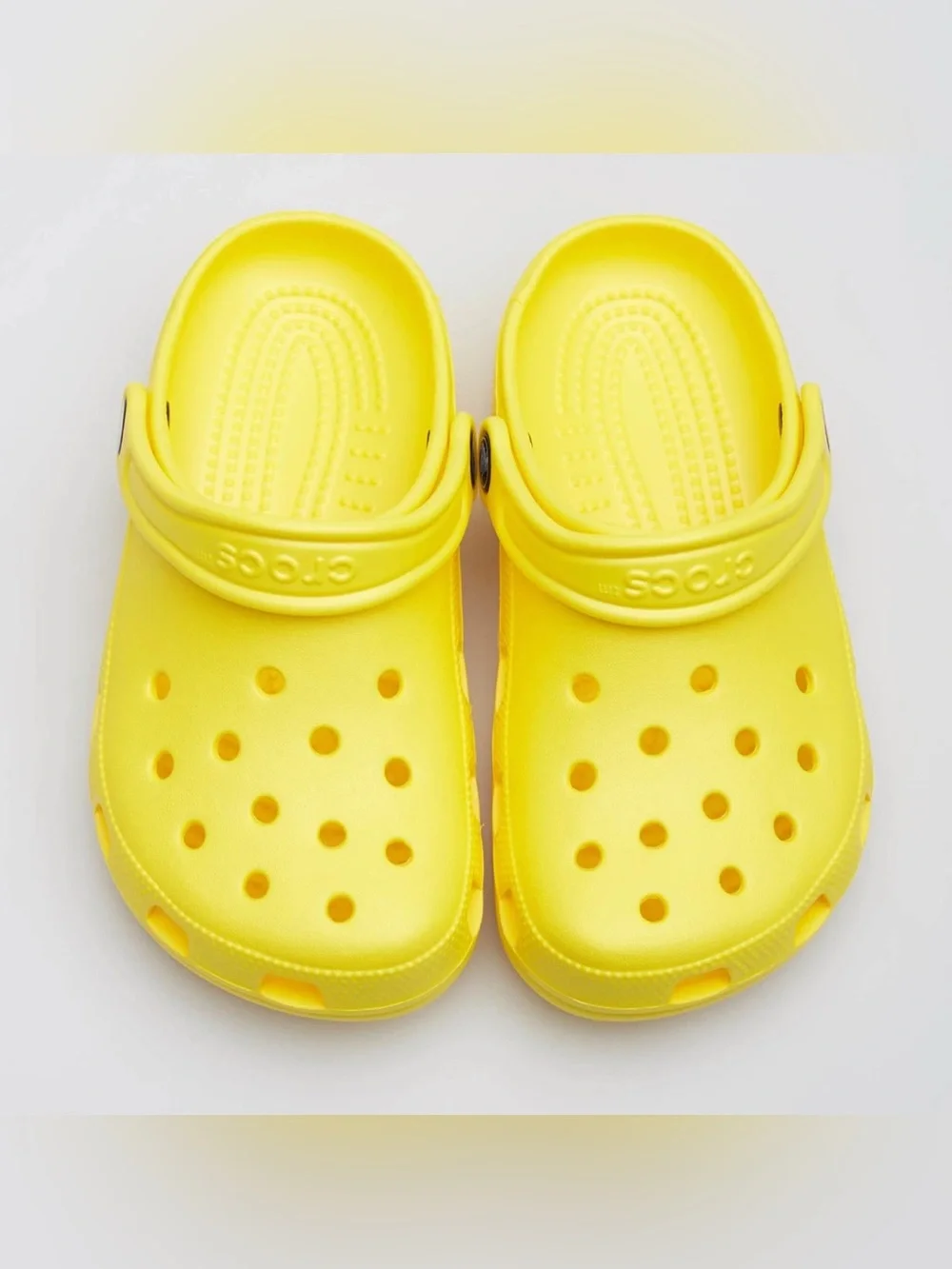 Crocs Kids Classic Clog Lemon Lightweight Heel Strap Shoe Size C7 Water-Friendly
